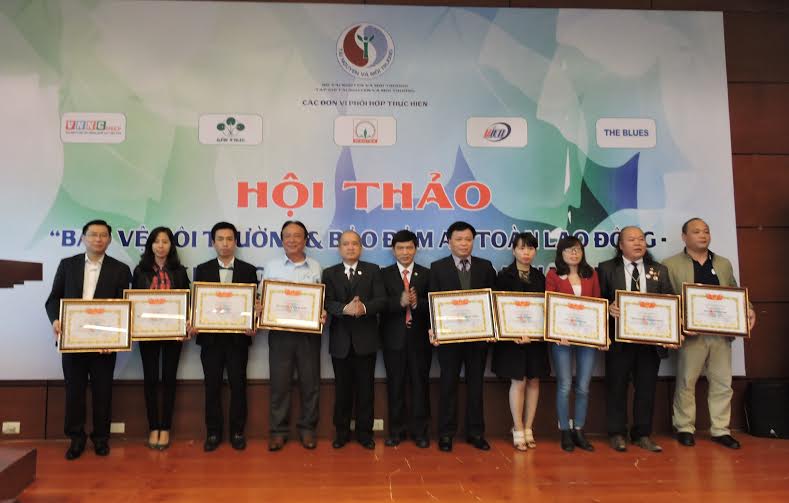 Hội[-]thảo[-]“Bảo[-]vệ[-]môi[-]trường[-]và[-]bảo[-]đảm[-]an[-]toàn[-]lao[-]động,[-]chia[-]sẻ[-]kinh[-]nghiệm[-]từ[-]thực[-]tế[-]doanh[-]nghiệp”